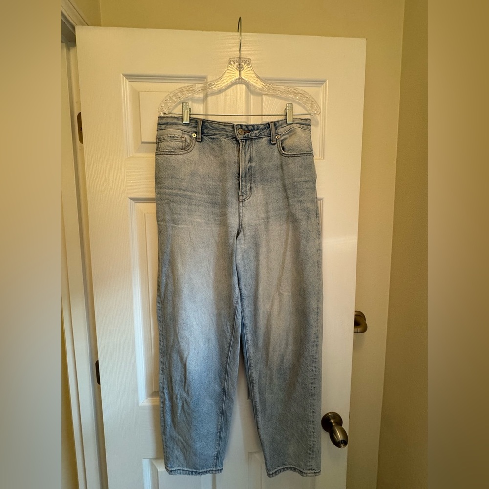 American Eagle - Relaxed Mom Jean - Light Blue - Altered Waist